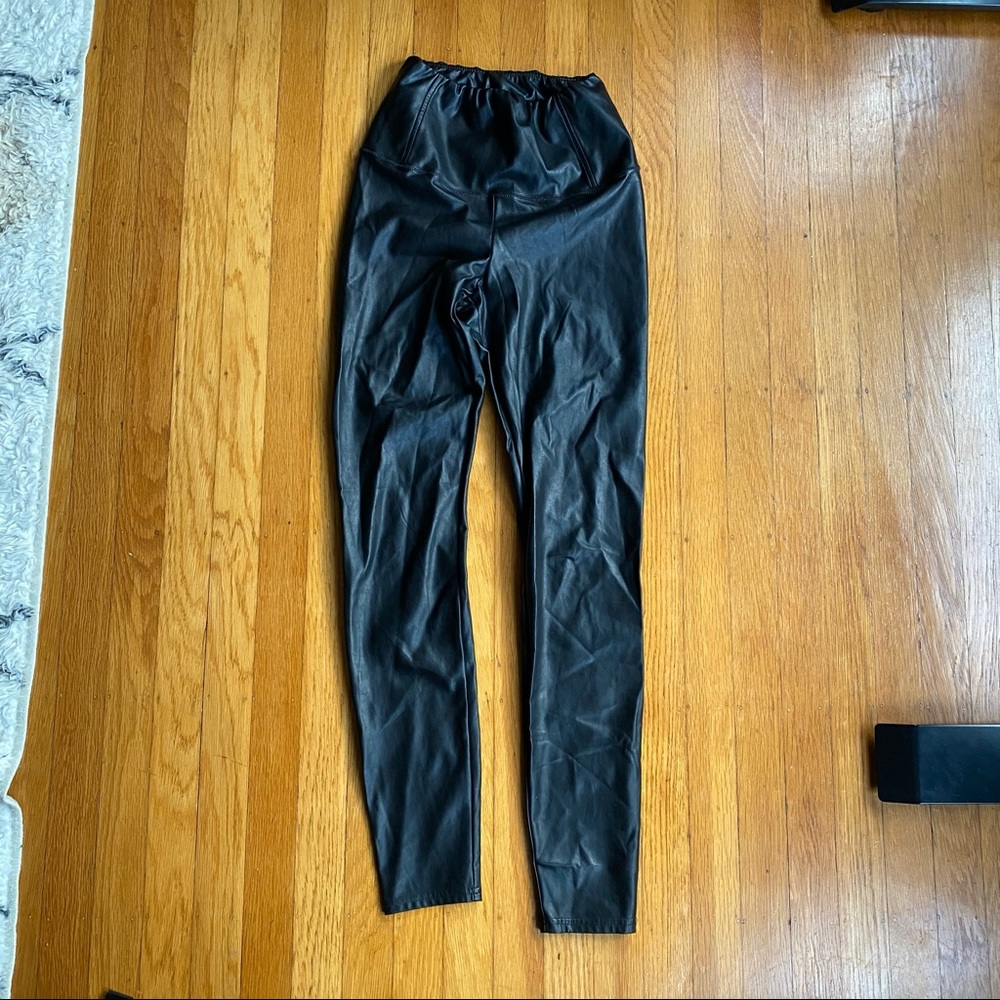 Aritzia Wilfred Free Daria faux leather legging/pant in black